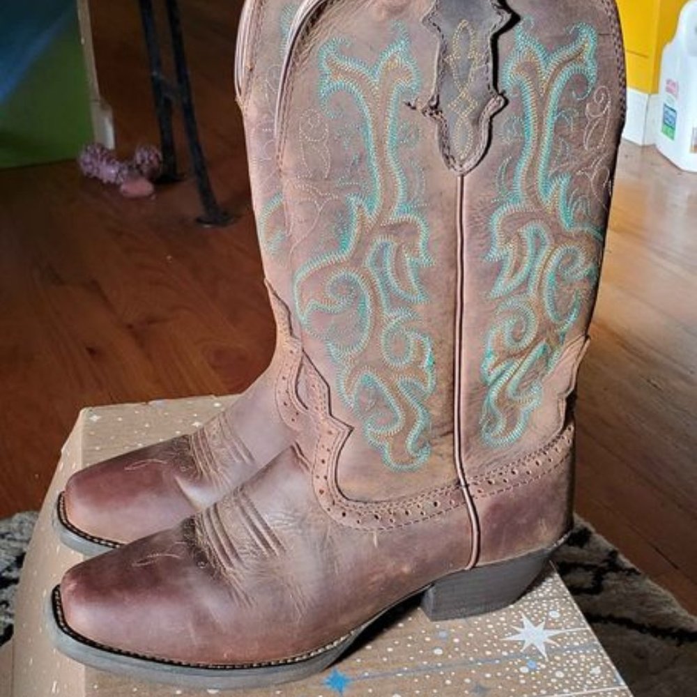 Women's Justin square toe cowboy boots